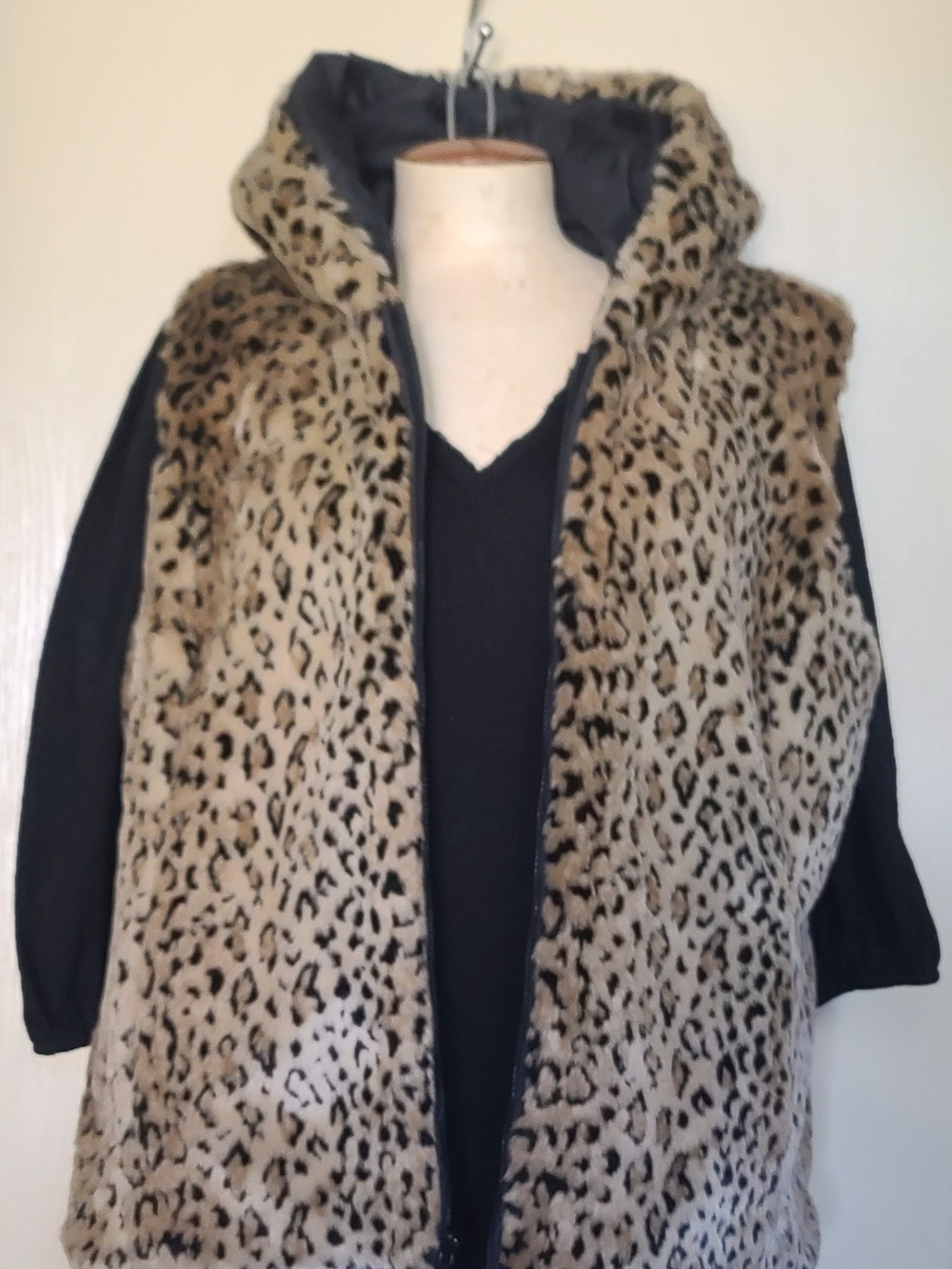 Kristen Blake Leopard Print Faux Fur Hooded Vest - Tan & Black